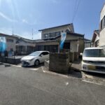 【リフォーム済/現地外観】外壁塗装、瓦の点検・補修を行いました。周辺の交通量も少ないため、落ち着いて駐車していただけます。