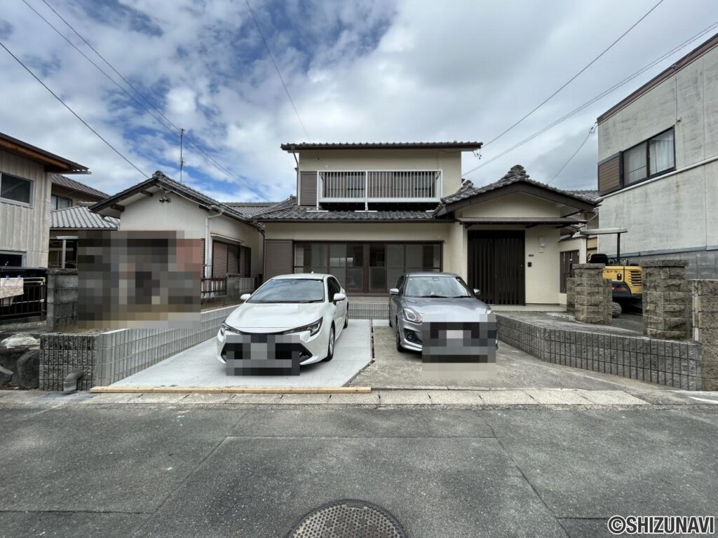 【リフォーム済/現地外観】外壁塗装、瓦の点検・補修を行いました。周辺の交通量も少ないため、落ち着いて駐車していただけます。