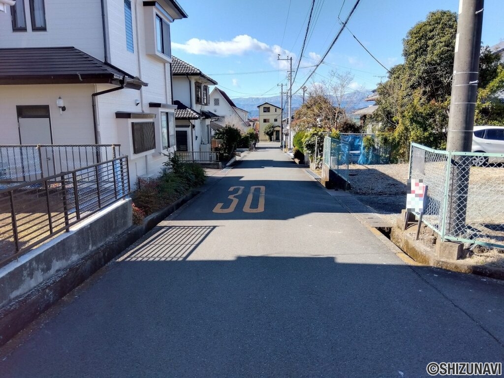 富士宮市舟久保町　売り土地　前面道路