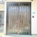 【リフォーム済/玄関(外観)】玄関ドア・インターフォンの新品交換を行いました。防犯面でも安心ですね。