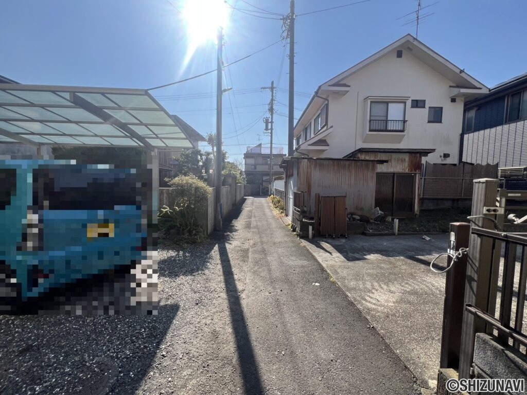 前面位置指定道路①