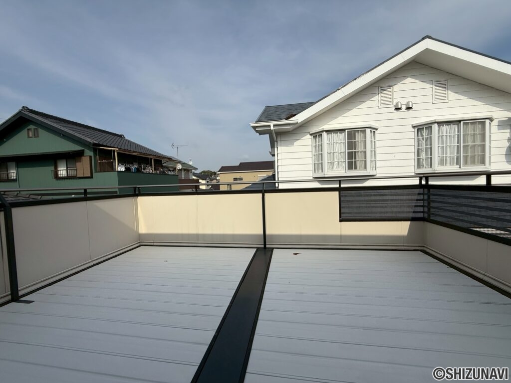 東側バルコニー