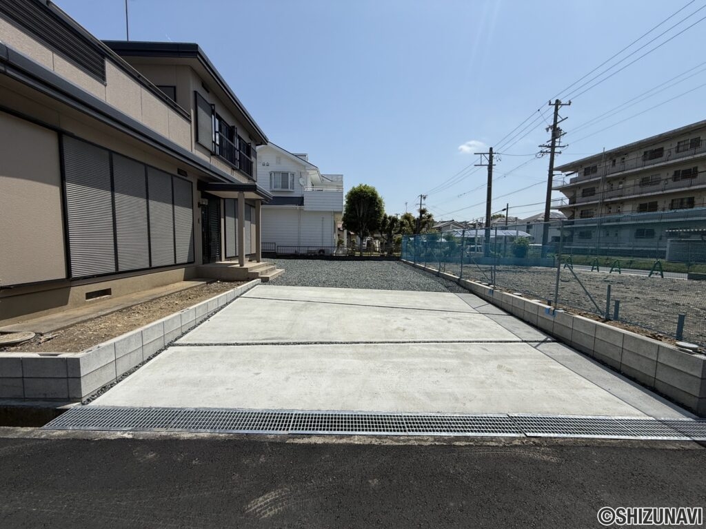 駐車場３台分造成します。