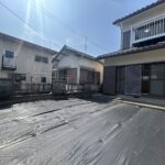 【リフォーム済/庭】南面がお庭となっております。駐車場とすることも可能です。お見積りお取りいたしますので、お気軽にお問い合わせください。