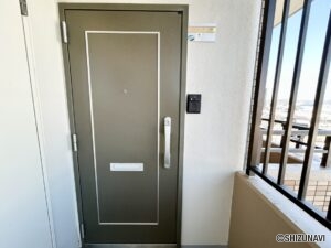 玄関ドアです