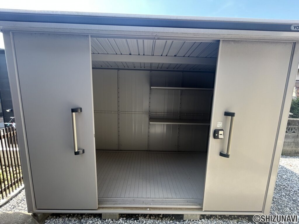 【倉庫】建物北側には倉庫もございます。アウトドア用品や季節物の収納に役立ちそうですね。