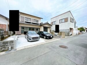 【リフォーム済/現地外観】別角度です。外壁塗装、瓦の点検・補修を行いました。周辺の交通量も少ないため、落ち着いて駐車していただけます。