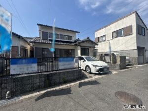 【リフォーム済/現地外観】別角度です。外壁塗装、瓦の点検・補修を行いました。周辺の交通量も少ないため、落ち着いて駐車していただけます。