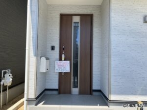 玄関前の写真です。