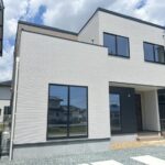 外観になります。南向きで日当たり良好です。