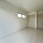 南西側約6.0帖洋室になります。