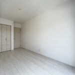 南西側約6.0帖洋室になります。