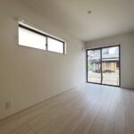 北西側約7.5帖洋室になります。