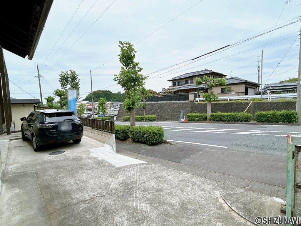 【リフォーム済／駐車場】駐車場は間口拡張、車庫の解体を行いました。より駐車しやすくなるようにリフォームいたしました。