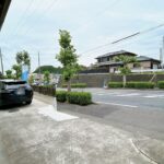 【リフォーム済／駐車場】駐車場は間口拡張、車庫の解体を行いました。より駐車しやすくなるようにリフォームいたしました。