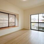 【リフォーム済/2階北東側洋室】別角度です。床はフローリング、壁、天井はクロスで仕上げました。