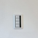 【スイッチパネル】照明スイッチはワイドタイプに交換しました。毎日手に触れる部分なので気になりますよね。新品できれいですし、見た目もオシャレで押しやすいです。