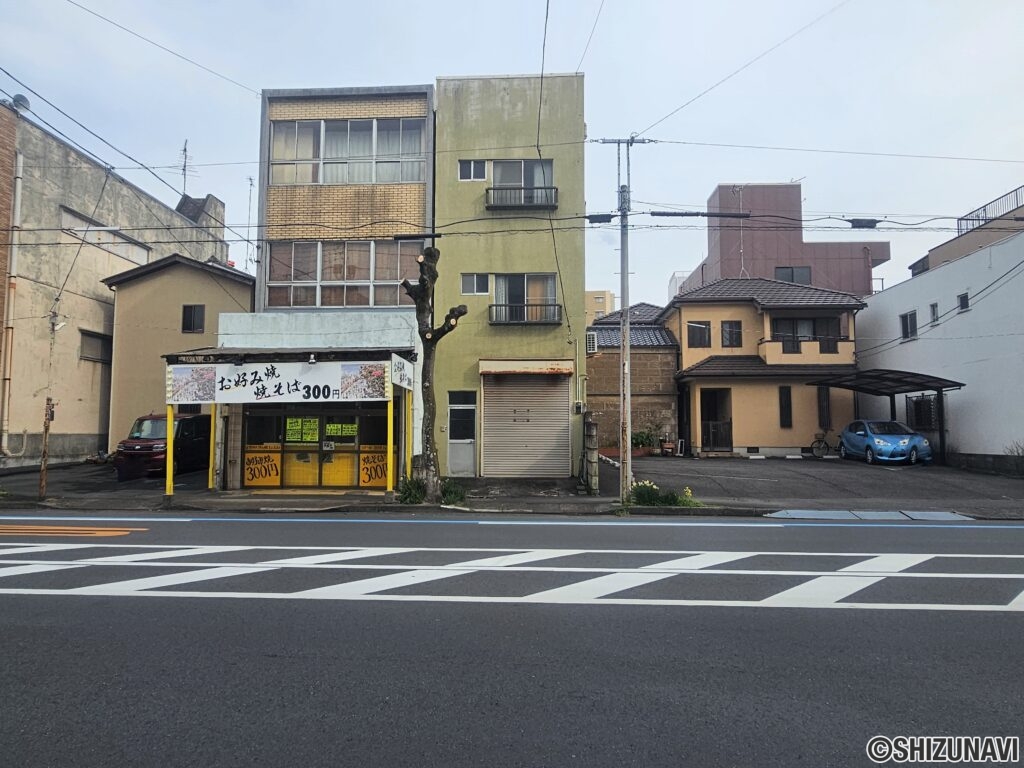 現況外観・右側の建物