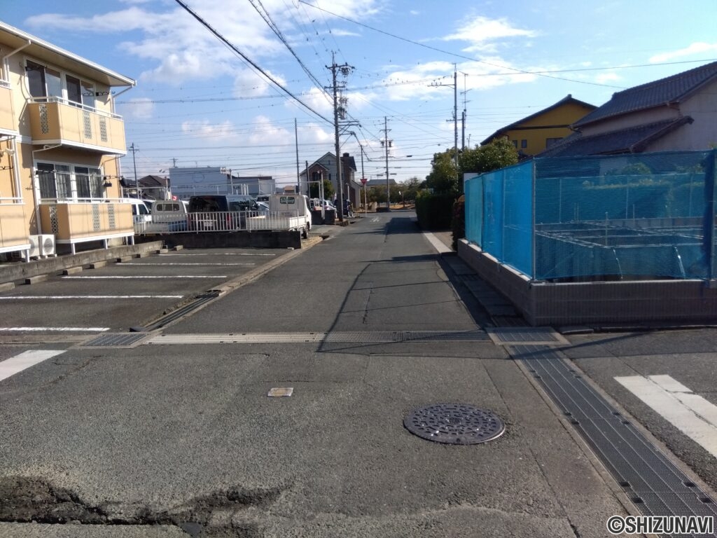 前面道路(西→東)