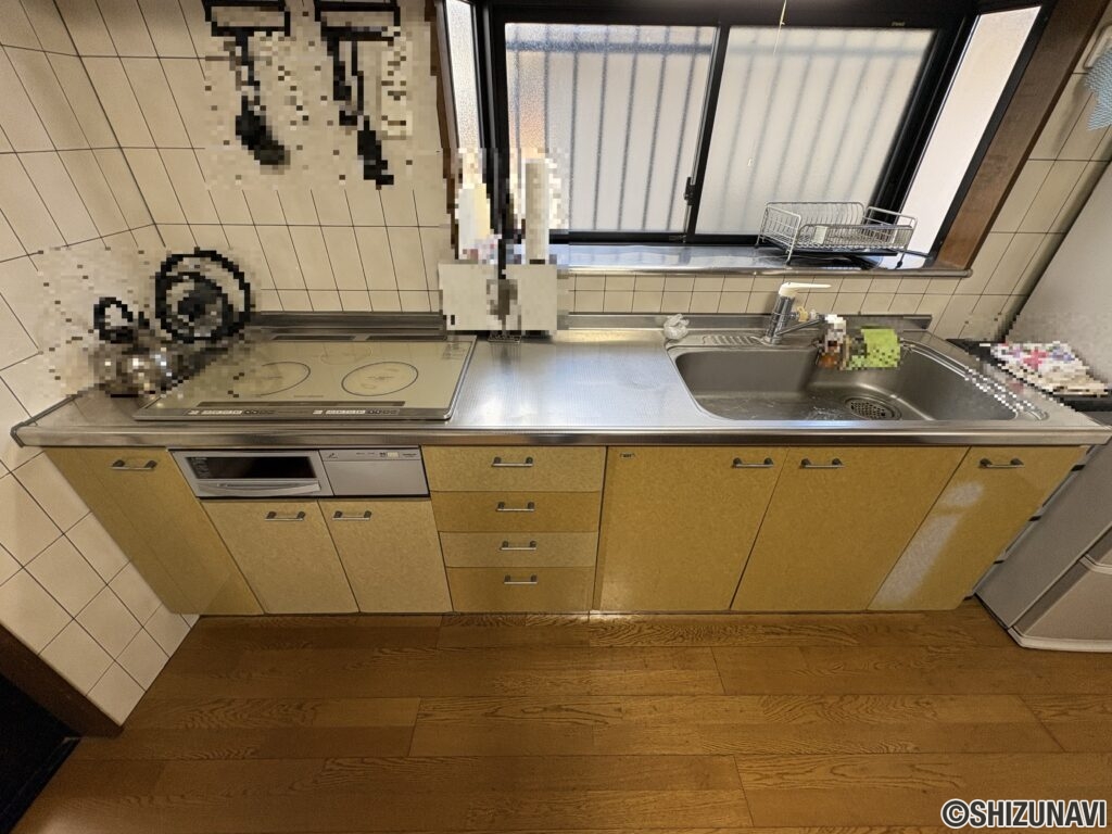 キッチンの写真です。IHクッキングヒーター付きです。