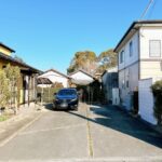 【リフォーム後／駐車場】駐車場区画は全てコンクリート打ちがされています。土の跳ね返りを心配しなくて良いのは嬉しいですね。