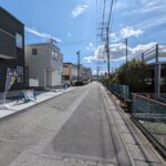 正面道路左の画像です。