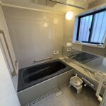 浴室の写真です。浴室乾燥機付きでお洗濯もでき共働き家庭にも助かります。