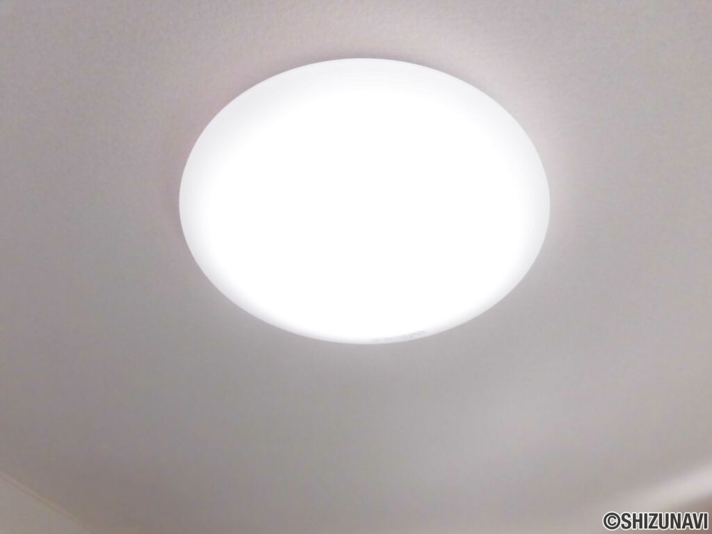 【同仕様写真／設備】各居室の照明器具は新品交換いたしました。照明器具は設置した状態でのお引渡しとなりますので、お客様が別途ご購入いただく必要はございません。