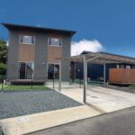 築2年の戸建てです。現代的でスタイリッシュな外観が目を引きます。