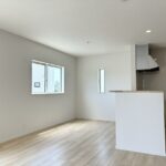 【２号棟】リビング　南側の広々とした空間となっています
