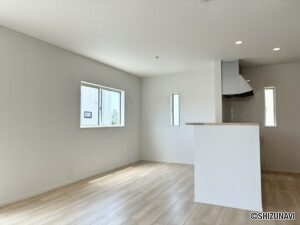 【２号棟】リビング　南側の広々とした空間となっています