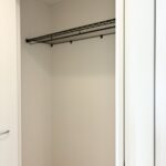 【２号棟】２階廊下クローゼット　居室以外にも大容量の収納があります