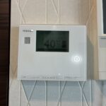 給湯パネル　リビング側