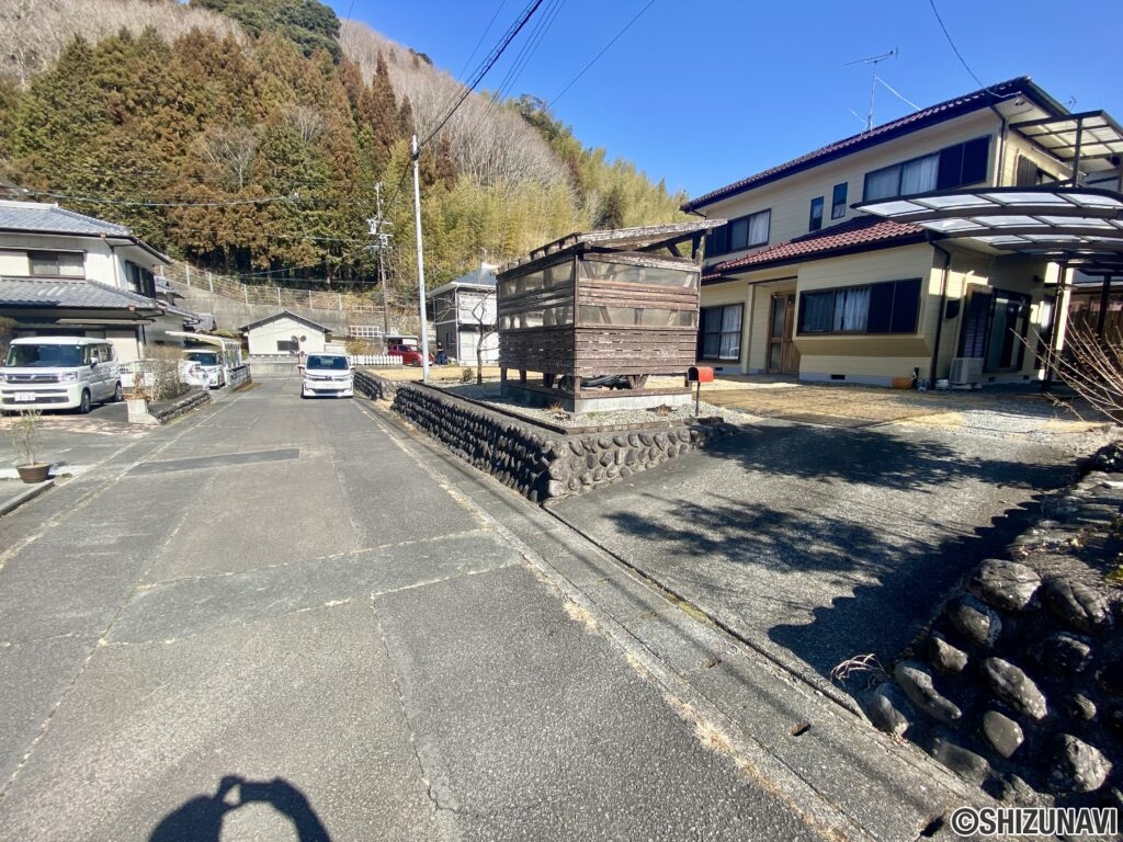 前面道路幅員は約5ｍです。