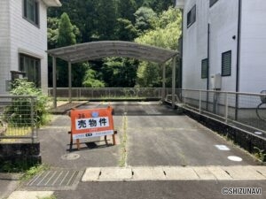 駐車場5台駐車可能です。(車種による)