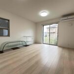 南面には建物が無く、日当たりの良いリビングです。