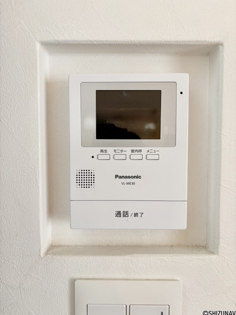 モニター付きインターホンで安心です。