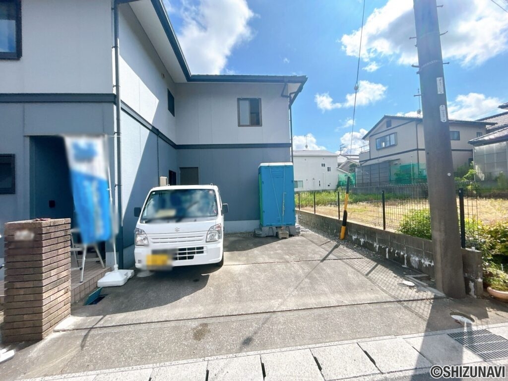 【リフォーム済/駐車場】門扉を撤去し、駐車しやすいように工事を行いました。