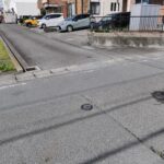 公道から前面道路（私道）への進入口