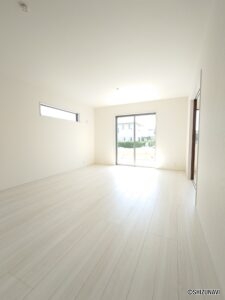 【1号棟】リビング（北から撮影）広さ16帖、南向きの開けた空間です！