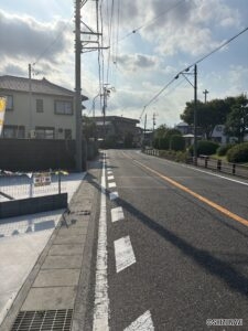 正面道路左の画像です。