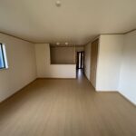 １号棟　リビング庭側からの画像です。