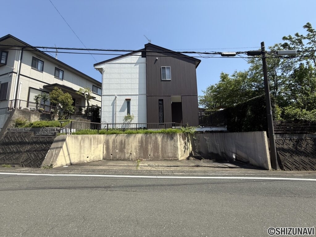 磐田市見付1063-8　売土地（整形地）　解体更地渡し、確定測量渡し　建築条件なしの画像
