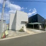 駐車場側からの外観です