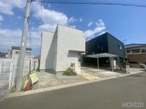駐車場側からの外観です