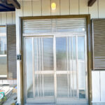 【リフォーム済/玄関】玄関は建付け調整と鍵交換を行いました。防犯面でも安心ですね。
