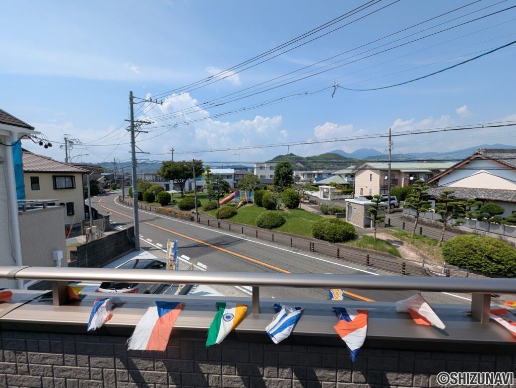 2号棟　正面ベランダの画像です。
