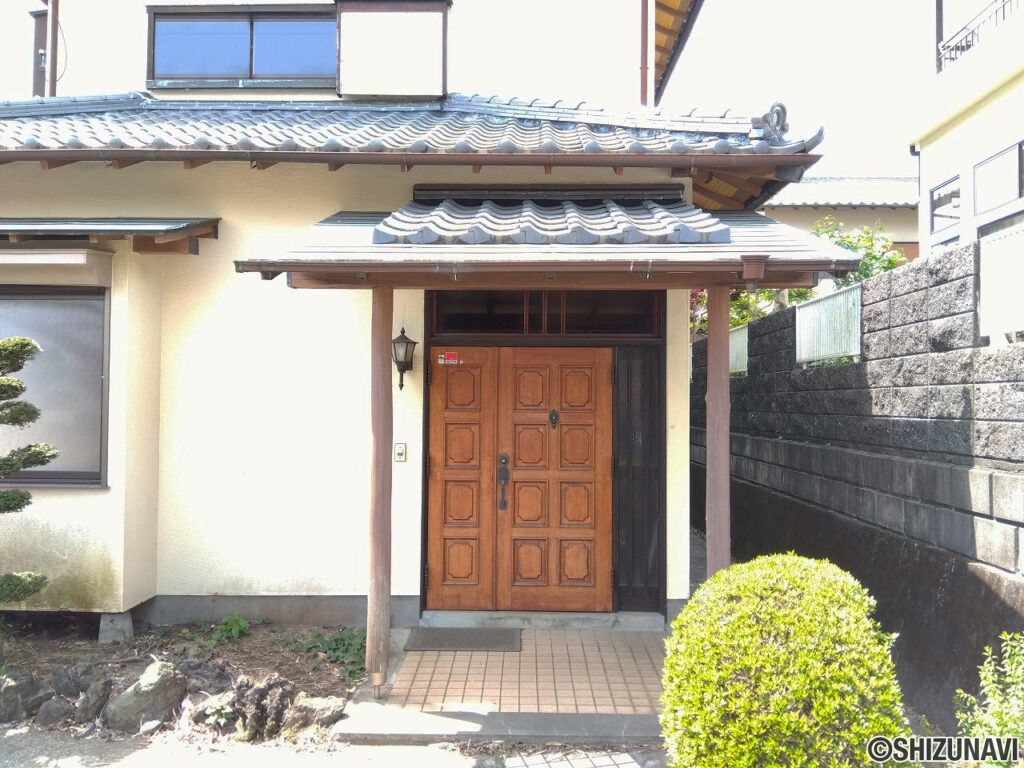 玄関ポーチ