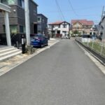 前面道路です