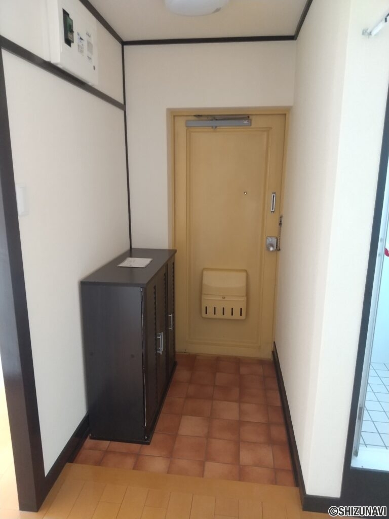 玄関 中